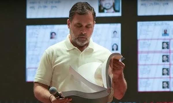 चुनाव आयोग पर राहुल के आरोपों को लेकर 272 प्रतिष्ठित नागरिकों ने जतायी चिंता