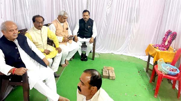 विधानसभाध्यक्ष नरेन्द्र सिंह ने विशिष्टजनों के निवास पर पहुंचकर संवेदना व्यक्त की