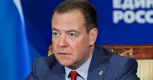 पश्चिमी दुनिया यूक्रेन की जितनी मदद करेगी उसे उतना ही बर्बाद करेगीः मेदवेदेव