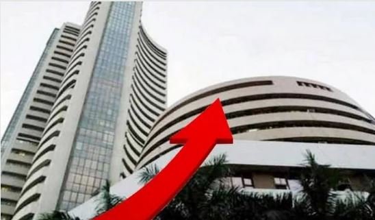 गिरावट से उबरे शेयर बाजार, सेंसेक्स 319 अंक उछला