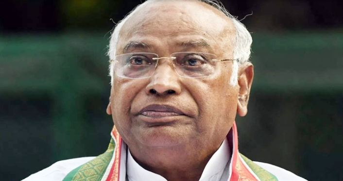 ‘वंदे मातरम’ गीत कांग्रेस की बैठकों का हिस्सा, आरएसएस भाजपा ने कभी नहीं स्वीकारा: खरगे