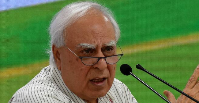 बिहार के लिए चले स्पेशल ट्रेनों पर कपिल सिब्बल के सवाल