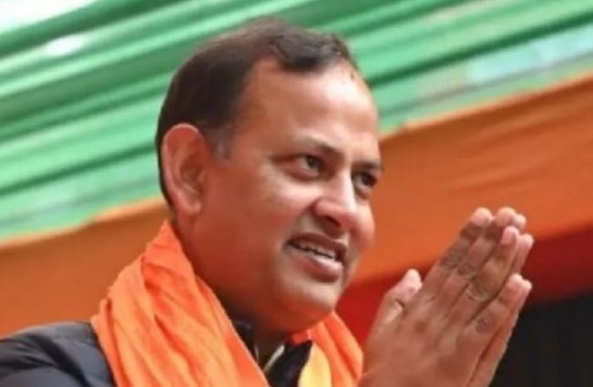 संविधान की मूल भावना को आत्मसात कर विकसित राष्ट्र की ओर बढ़ रहा देश : इन्द्राज