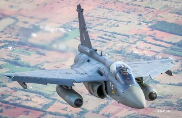 दुबई एयर शो में तेजस लड़ाकू विमान दुर्घटनाग्रस्त, पायलट की मौत