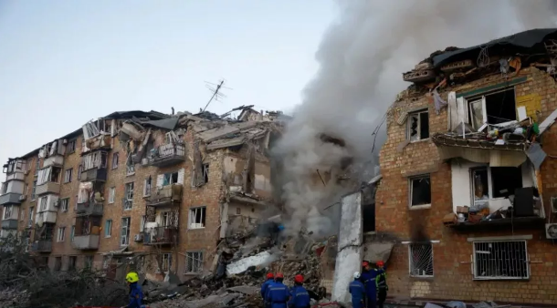रूसी हमले में यूक्रेन की राजधानी कीव में दस इमारतें नष्ट