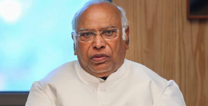 खरगे ने बिहार के प्रभारी को अपने आवास पर बुलाया