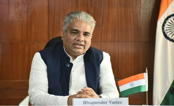 जलवायु परिवर्तन से निपटने के लिए सामूहिक प्रतिबद्धता आवश्यक : यादव