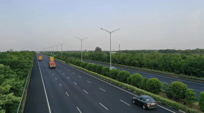 देश में सड़कों का बड़ा जाल: नेशनल हाईवे की लंबाई 10 साल में 50% बढ़ी, 18,462 किमी NH के साथ महाराष्ट्र बना नेशनल हाईवे का सरताज
