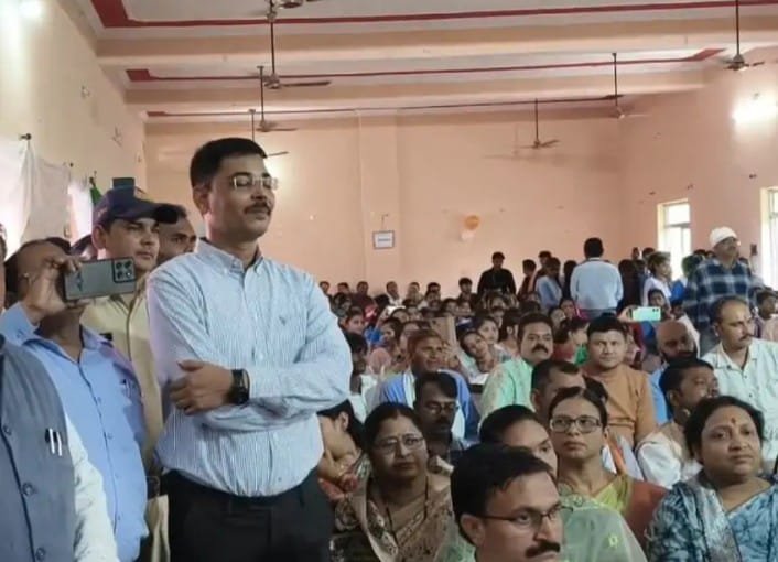 स्थापना दिवस कार्यक्रम में CMO को नहीं मिली कुर्सी