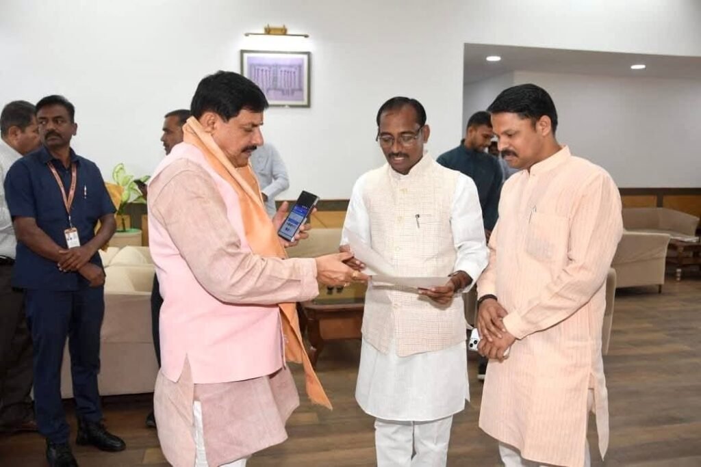 मुख्यमंत्री से मिले सिंगरौली विधायक, अतिवृष्टि के हालात से कराया अवगत 