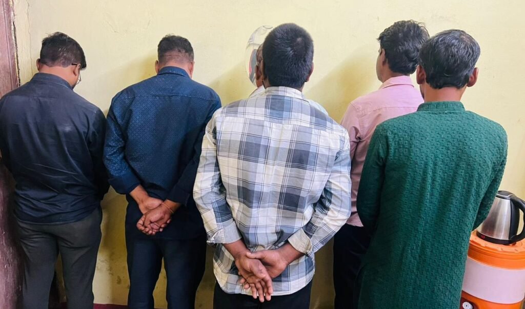 जुंए के अड्डे पर दबिश देकर पुलिस ने पकड़े आधा दर्जन जुआड़ी