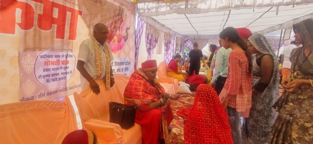 नर्मदा पंचकोशी परिक्रमा में नजर आया महाकुंभ का नजारा