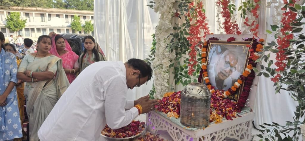 सरोज मास्साब को दी भावभीनी श्रद्धांजलि, क्षेत्र ने खोया कर्मशील शिक्षक