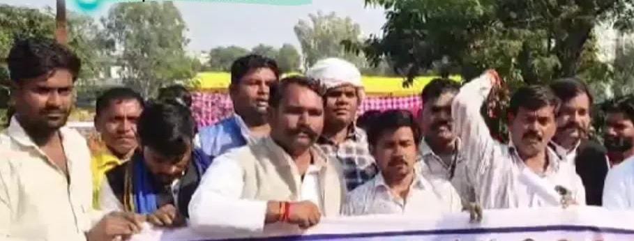 पंडित धीरेन्द्र कृष्ण शास्त्री का विरोध, यात्रा रोकने की मांग