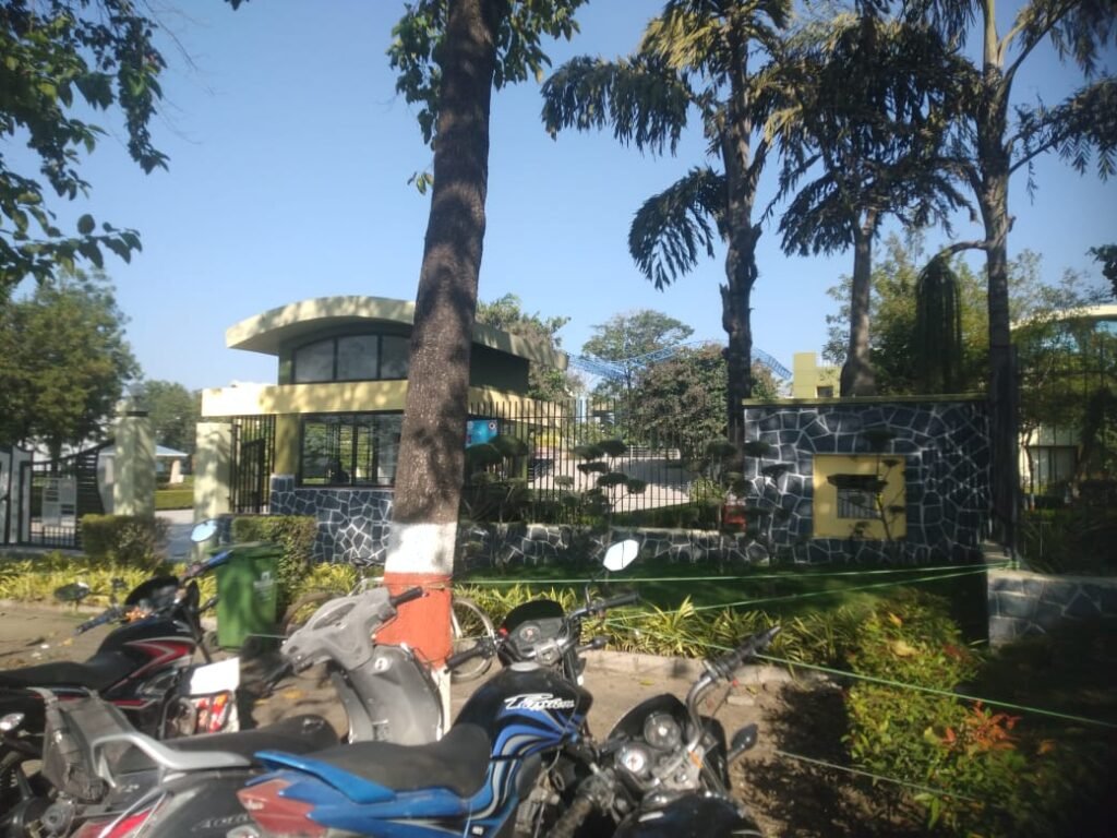 निजी स्कूल लैब में हादसा, चार छात्र व शिक्षक घायल
