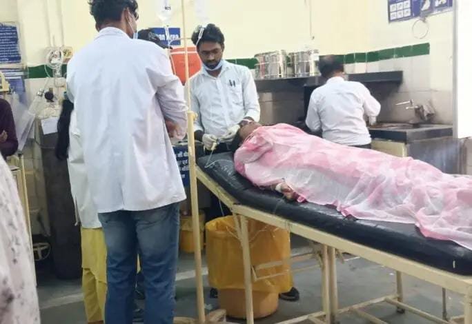 ‌‌युवती ने खाया जहर