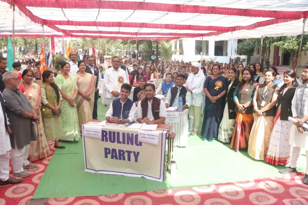 समेरिटंस में युवा संसद का आयोजन, दर्शक दीर्घा में उपस्थित रहे सांसद-विधायक