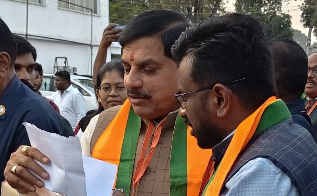 मुख्यमंत्री से मिले महापौर विक्रम अहके, 195 करोड़ की सीवेज परियोजना के लोकार्पण पर हुई चर्चा