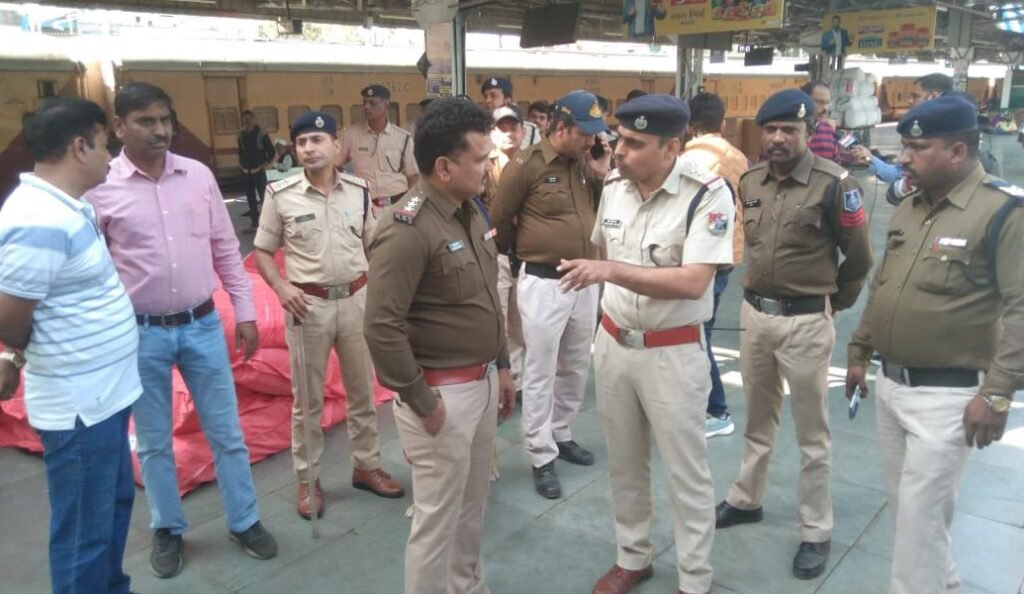 दिल्ली ब्लास्ट के बाद इंदौर में भी अलर्ट, शहरभर में सख्त चेकिंग 