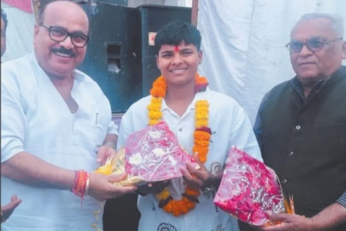 विधायक बुंदेला ने महिला क्रिकेटर क्रांति गौंड को दी बधाई, आर्थिक सहायता की घोषणा