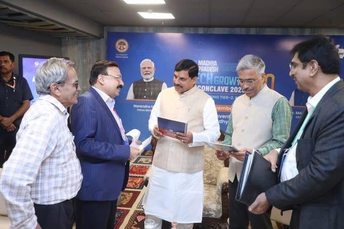 औद्योगिक क्लस्टर और निवेश प्रस्तावों पर सहमति, निवेशकों से मुख्यमंत्री की वन टू वन मुलाकात