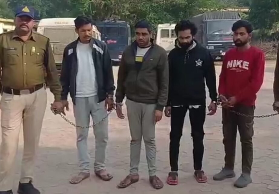 कोतवाली पुलिस ने 21 चोरी की बाइक बरामद कीं, चार आरोपी गिरफ्तार