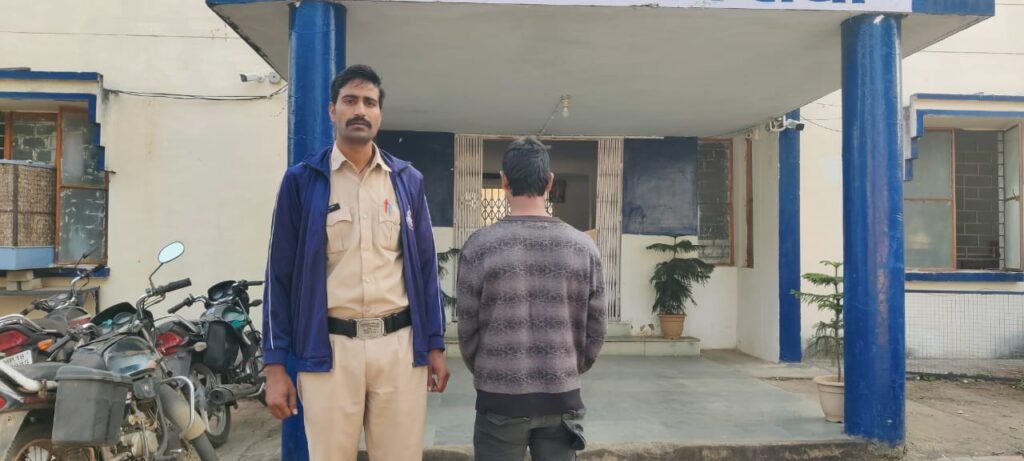 देशी कट्टे के साथ एक युवक गिरफ्तार तो दूसरा फरार