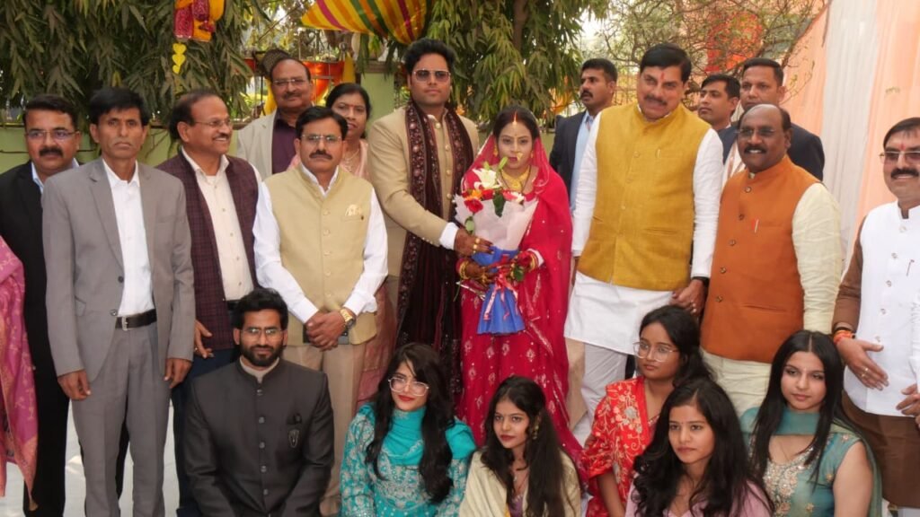 मुख्यमंत्री डॉ. यादव ग्वालियर आए, अजा मोर्चा के राष्ट्रीय अध्यक्ष आर्य के निवास पर पहुंचे