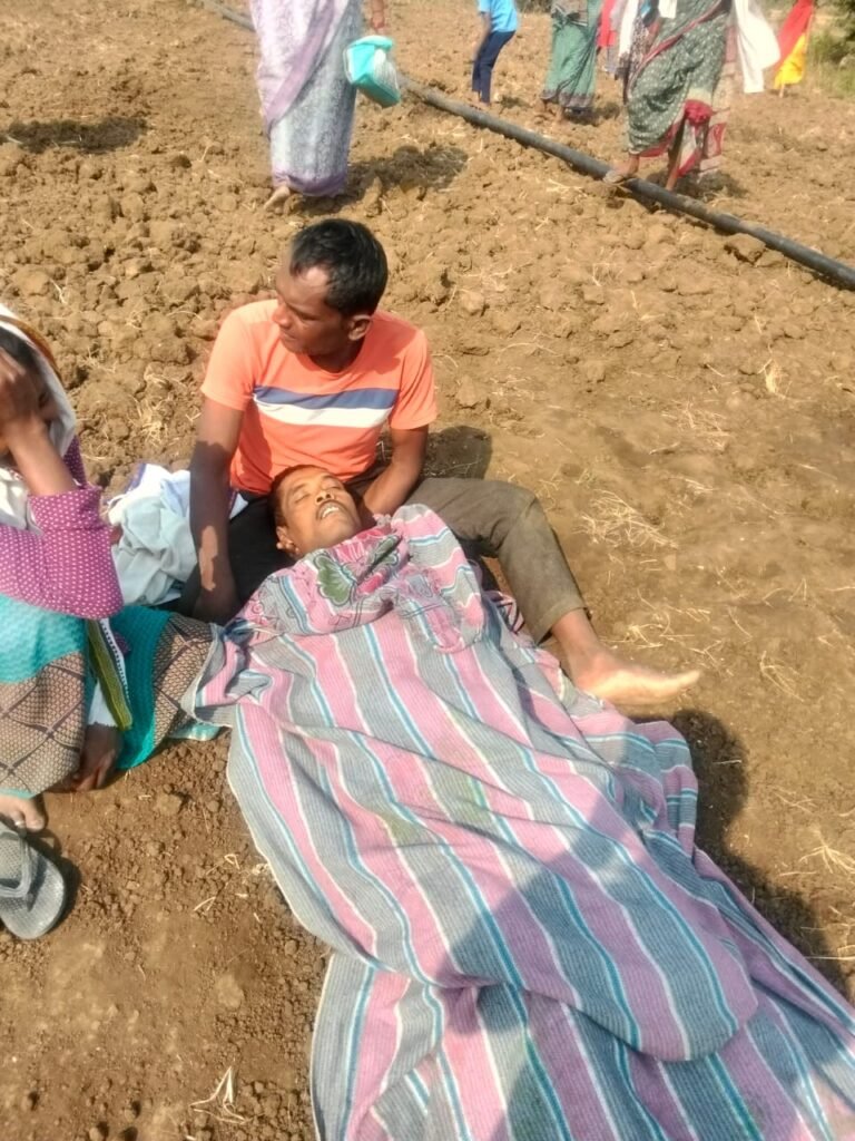 पति को बचाने दौड़ी पत्नी, नदी में करंट की चपेट में आने से दोनों की मौत