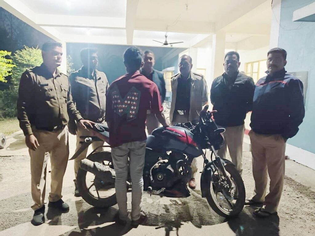 बाबूचन्द्र के कब्जे से चोरी की मोटरसाइकिल बरामद,आरोपी गिरफ्तार 