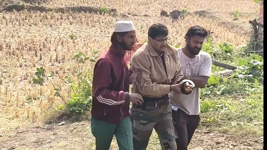 भोपाल-विदिशा हाईवे पर हादसा: बाइक सवार 20 फीट गहरी खाई में गिरा