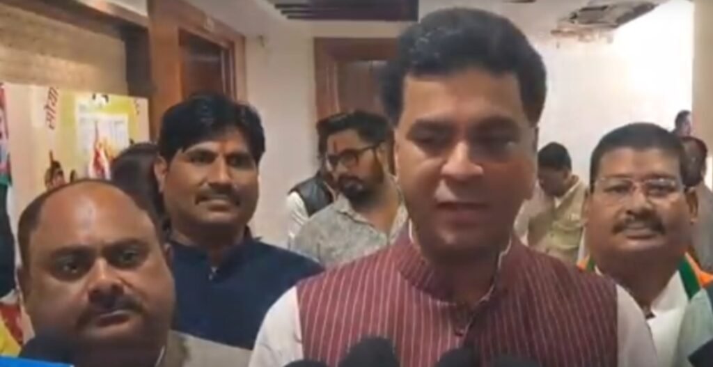 जनता के बीच जाकर काम करने वाला दल है भाजपा: राहुल कोठारी