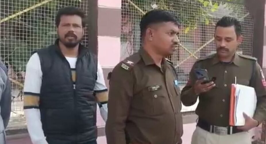 रेलवे ट्रैक पर काम कर रहे मजदूर को बरौनी एक्सप्रेस ने मारी टक्कर