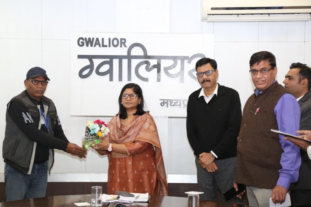 एसआईआर : शतप्रतिशत कार्य पूर्ण करने वाले चार बीएलओ सम्मानित