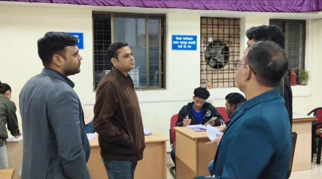 देर रात कलेक्टर पहुंचे ननि संभागीय कार्यालय 