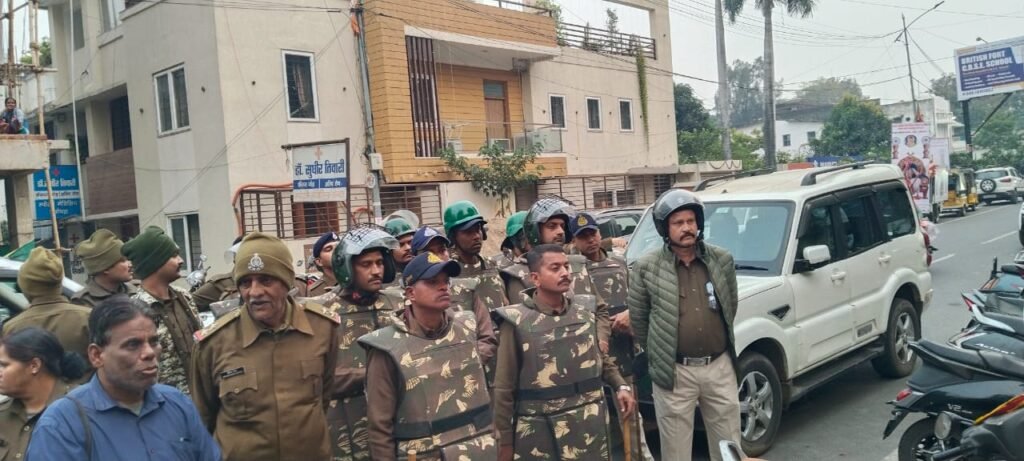 सम्मेलन मेें हंगामा, दो एएसपी भारी पुलिस फोर्स के साथ पहुंचे, संभाला मोर्चा