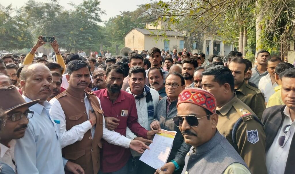 गोहरगंज में मासूम से दुष्कर्म की घटना के विरोध में रैली, मुख्यमंत्री के नाम सौंपा ज्ञापन