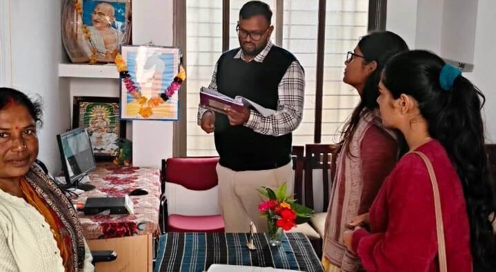 तहसीलदार ने कन्या छात्रावास का किया औचक निरीक्षण, कम्प्यूटर एवं रोटी मेकर मशीन मिली खराब