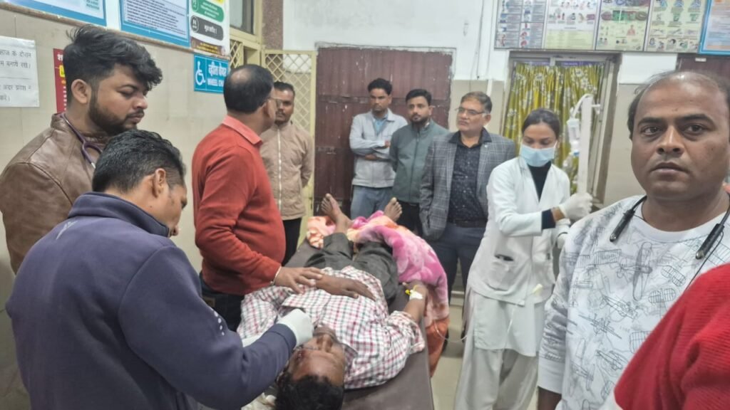 सड़क दुर्घटना में बीएलओ घायल, जिला अस्पताल में भर्ती