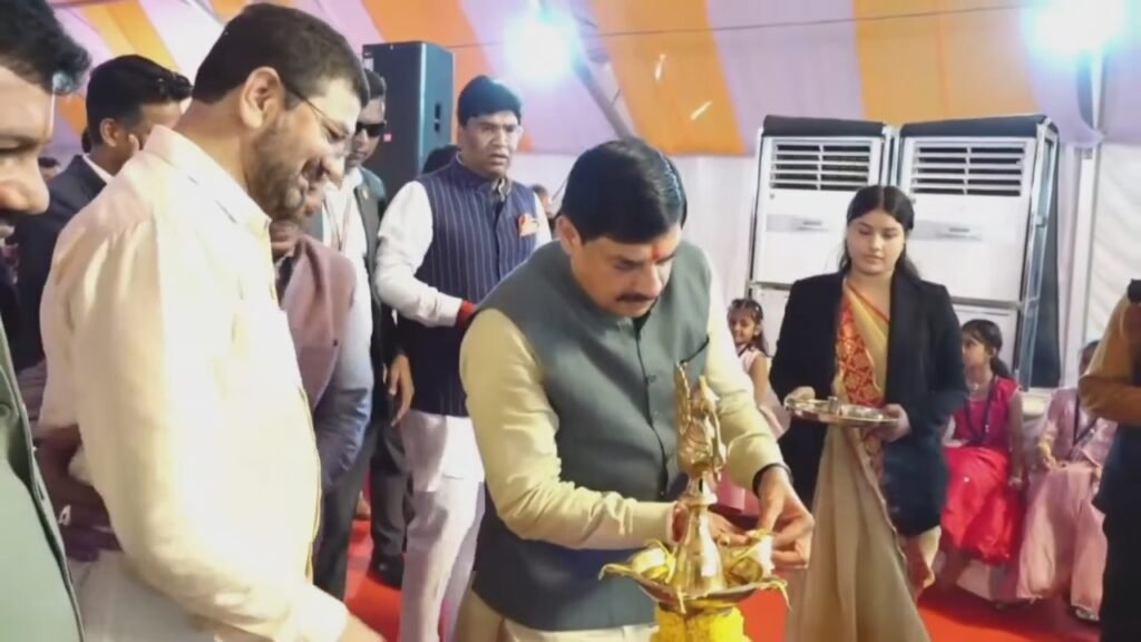 गौतमपुरा में सीएम डॉ यादव ने 1.34 लाख किसानों को 249 करोड़ रुपए का भावांतर भुगतान किया