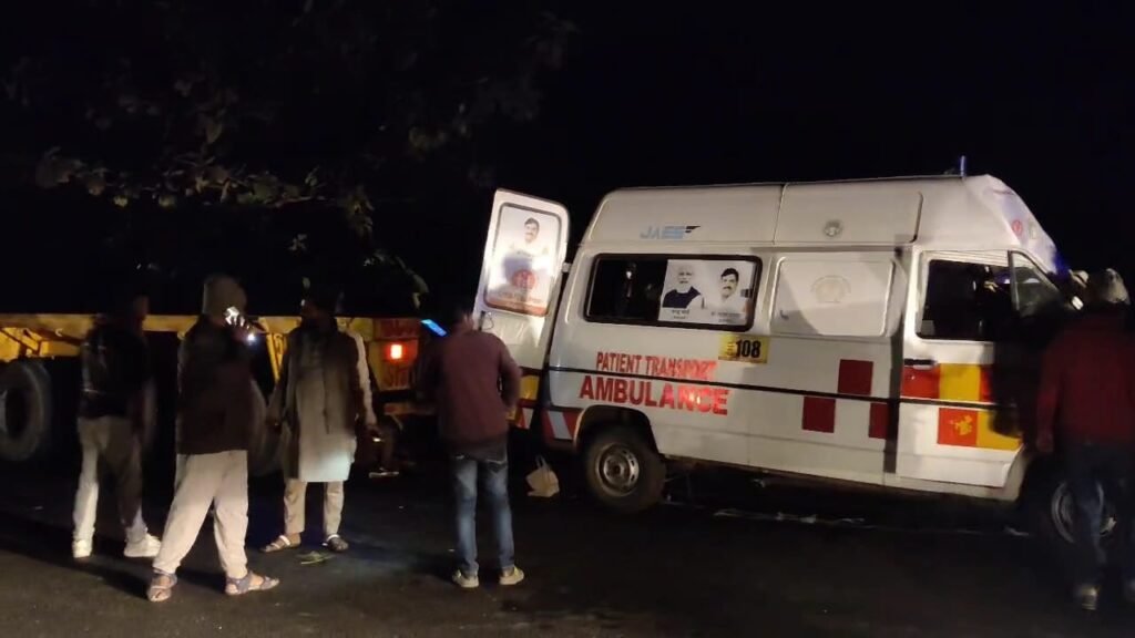 भीषण हादसा: मंडला में खड़े ट्रक से टकराई 108 एम्बुलेंस, चालक सहित तीन गंभीर घायल