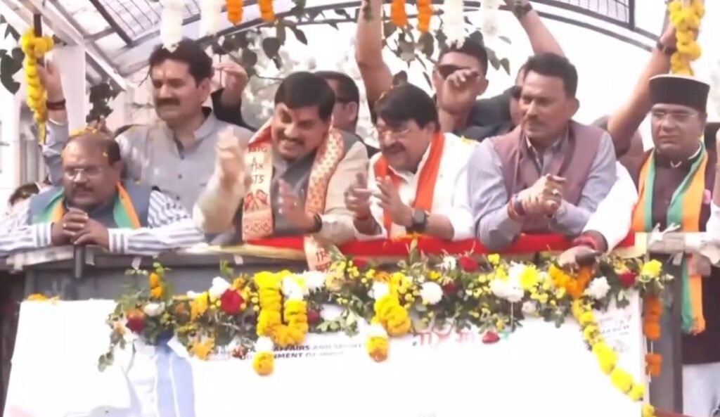 पुष्प वर्षा के साथ नर्मदा प्रवाह यात्रा यूनिटी मार्च का भव्य स्वागत, धार-झाबुआ होते हुए गोधरा के लिए रवाना