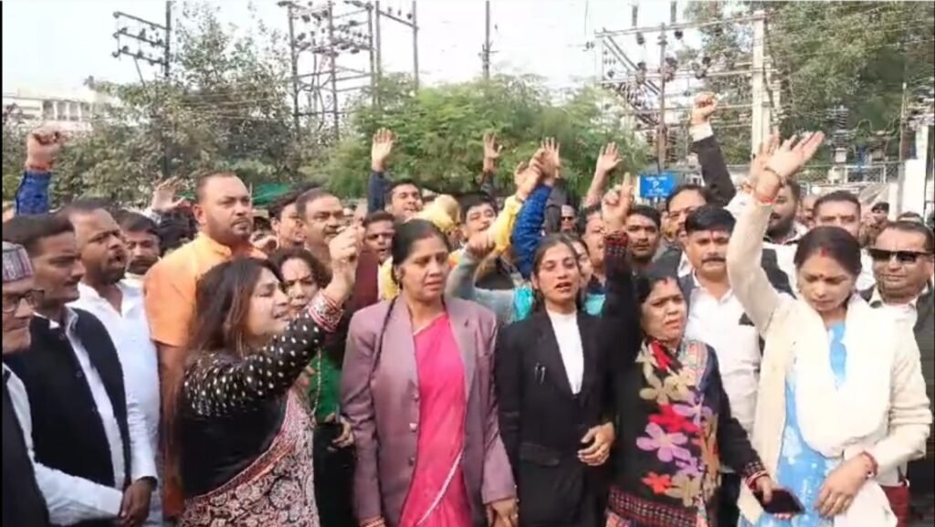 आईएएस संतोष वर्मा के खिलाफ लामबंद हुआ ब्राम्हण समाज