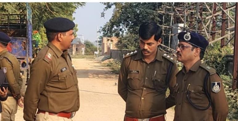 साढ़े पांच लाख की लूट, पुलिस जुटी नाकाबंदी में, वाहनों की तलाशी