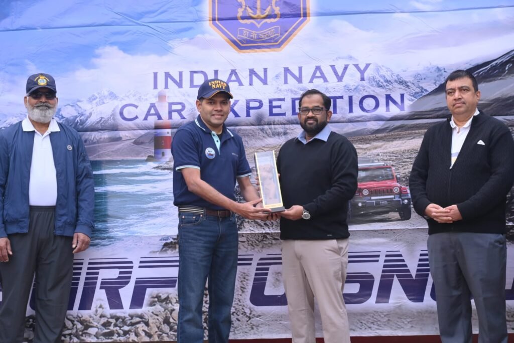 भारतीय नौसेना की कार रैली का ग्वालियर में स्वागत