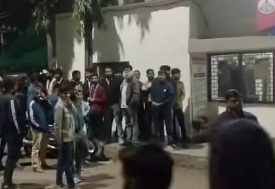 लड़की छेडऩे के आरोपी को पिता से मिलती थी शह