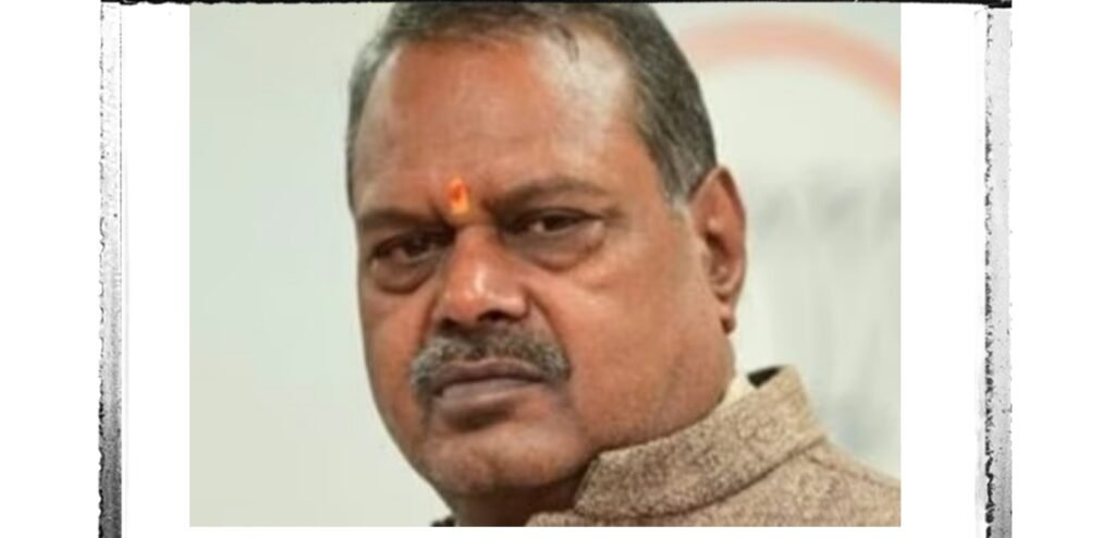 मंत्री नारायण सिंह के काफिले पर पथराव