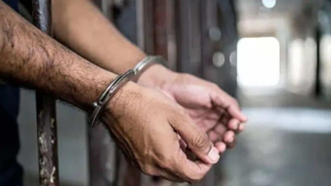 सट्टा खिलाते रंगेहाथ पकड़ा आरोपी, गिरफ्तार