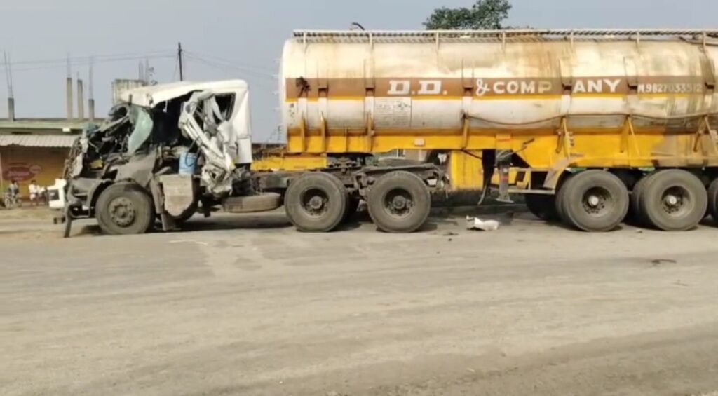 NH-39 पर केमिकल टैंकर और फ्लाई ऐश बल्कर की आमने-सामने टक्कर, चालक घायल