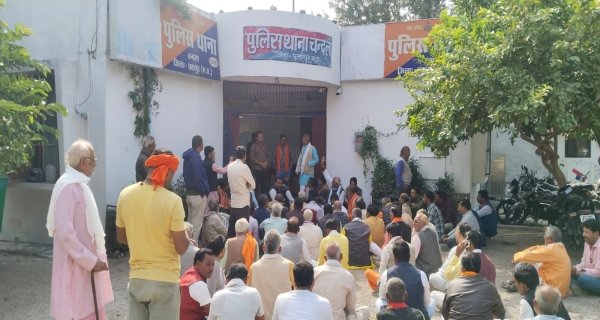 IAS संतोष वर्मा के विवादित बयान से आहत ब्राह्मण समाज ने दिया ज्ञापन